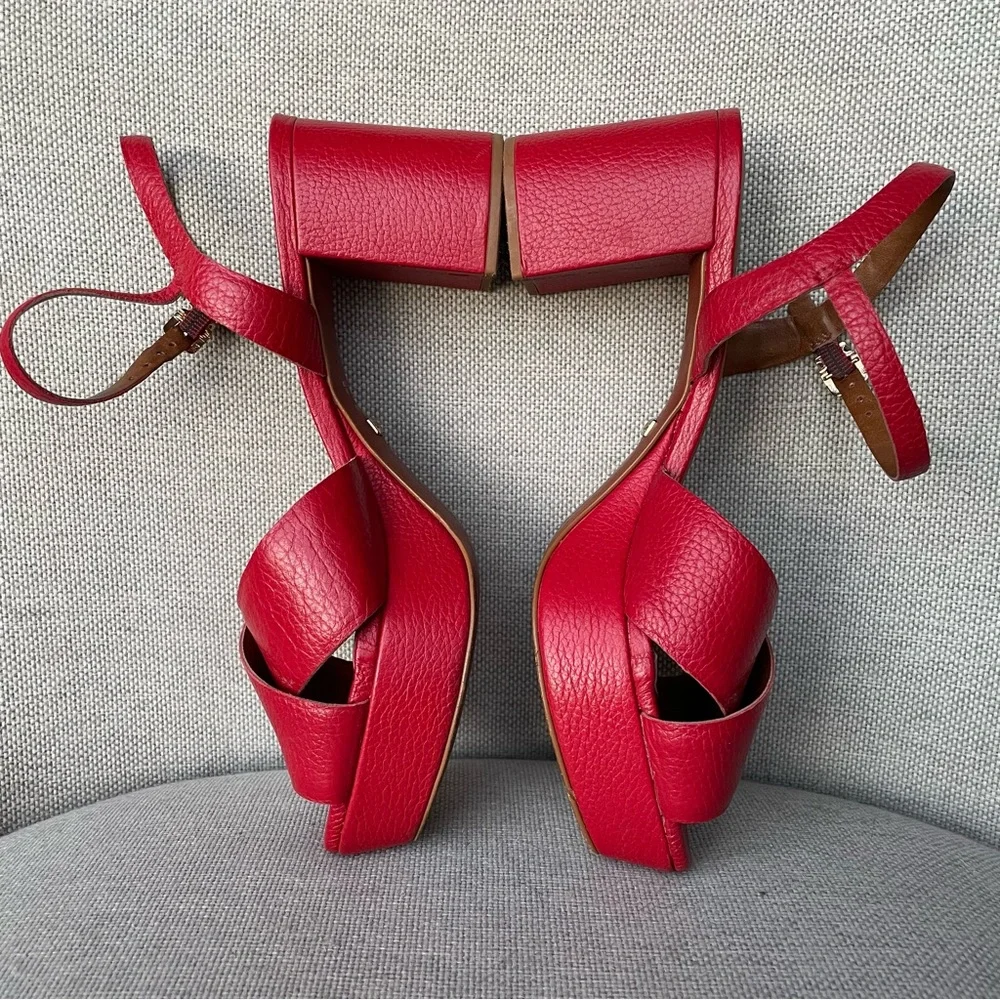 Super CUTE L'Intervalle RED sandles! Perfect for spring or summer. - Picture 8 of 10